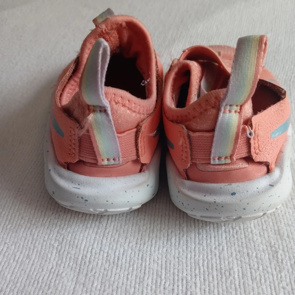 Nike do it babies pink sneakers size 5c